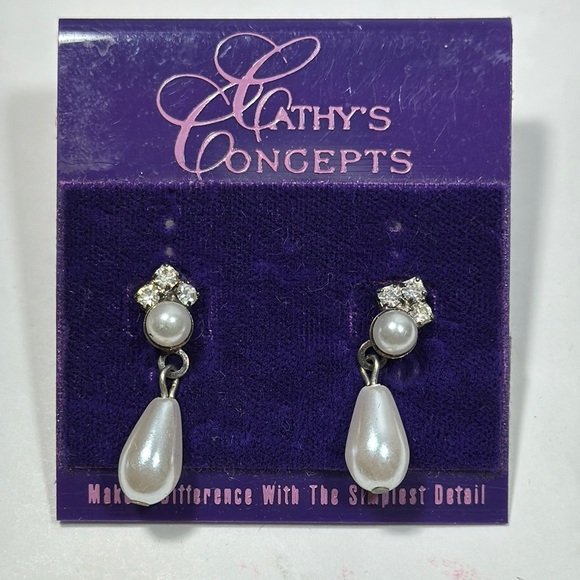 Pearl and Gold Earrings Set - Picture 2 of 5